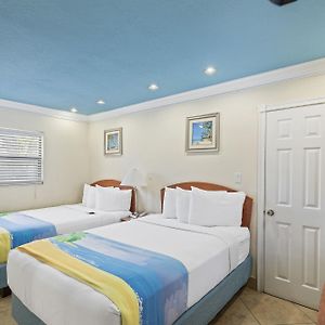 Deluxe Efficiency Suite 2 Double Beds